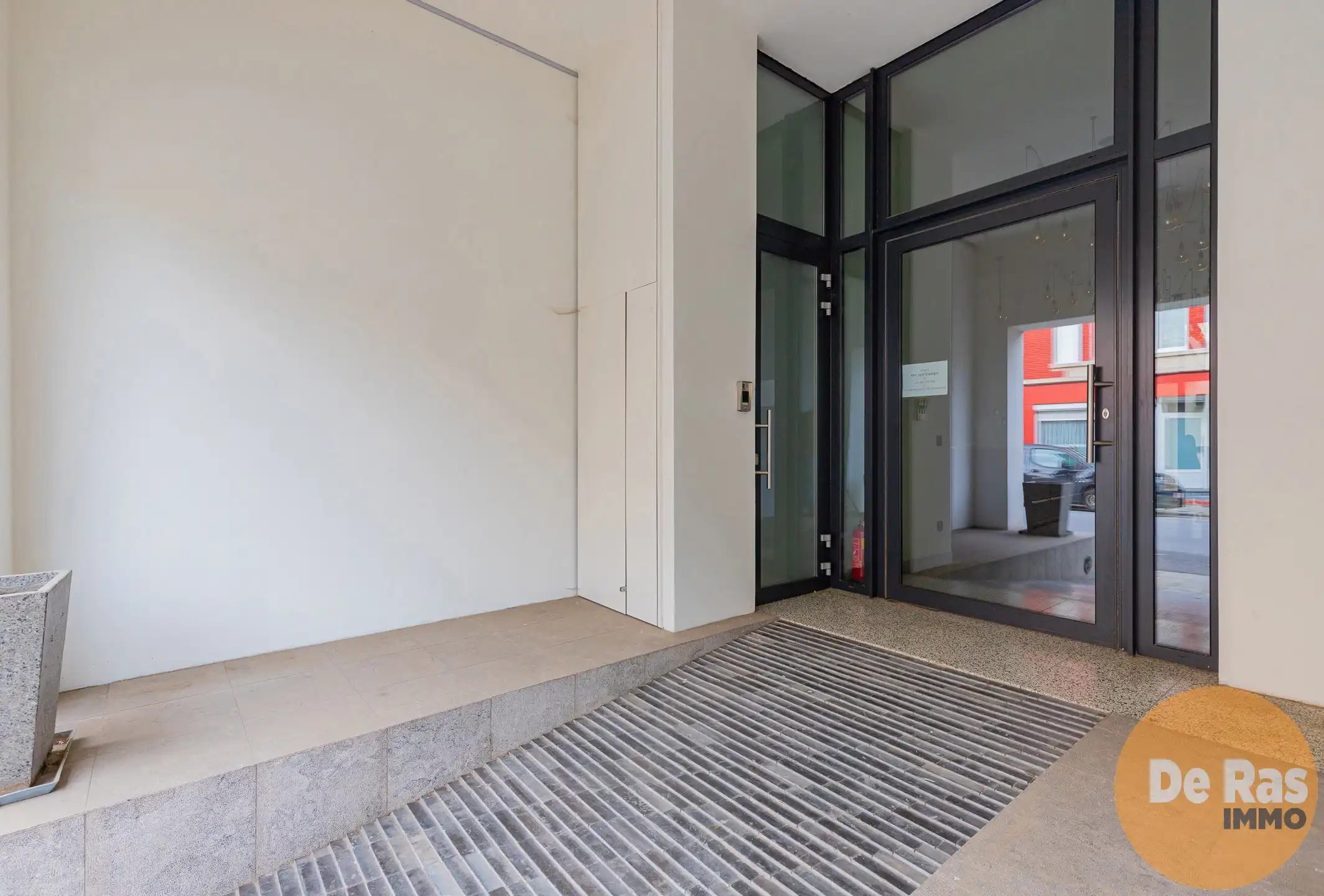AALST - Kantoorruimte met vernieuwd appartement in centrum foto 3