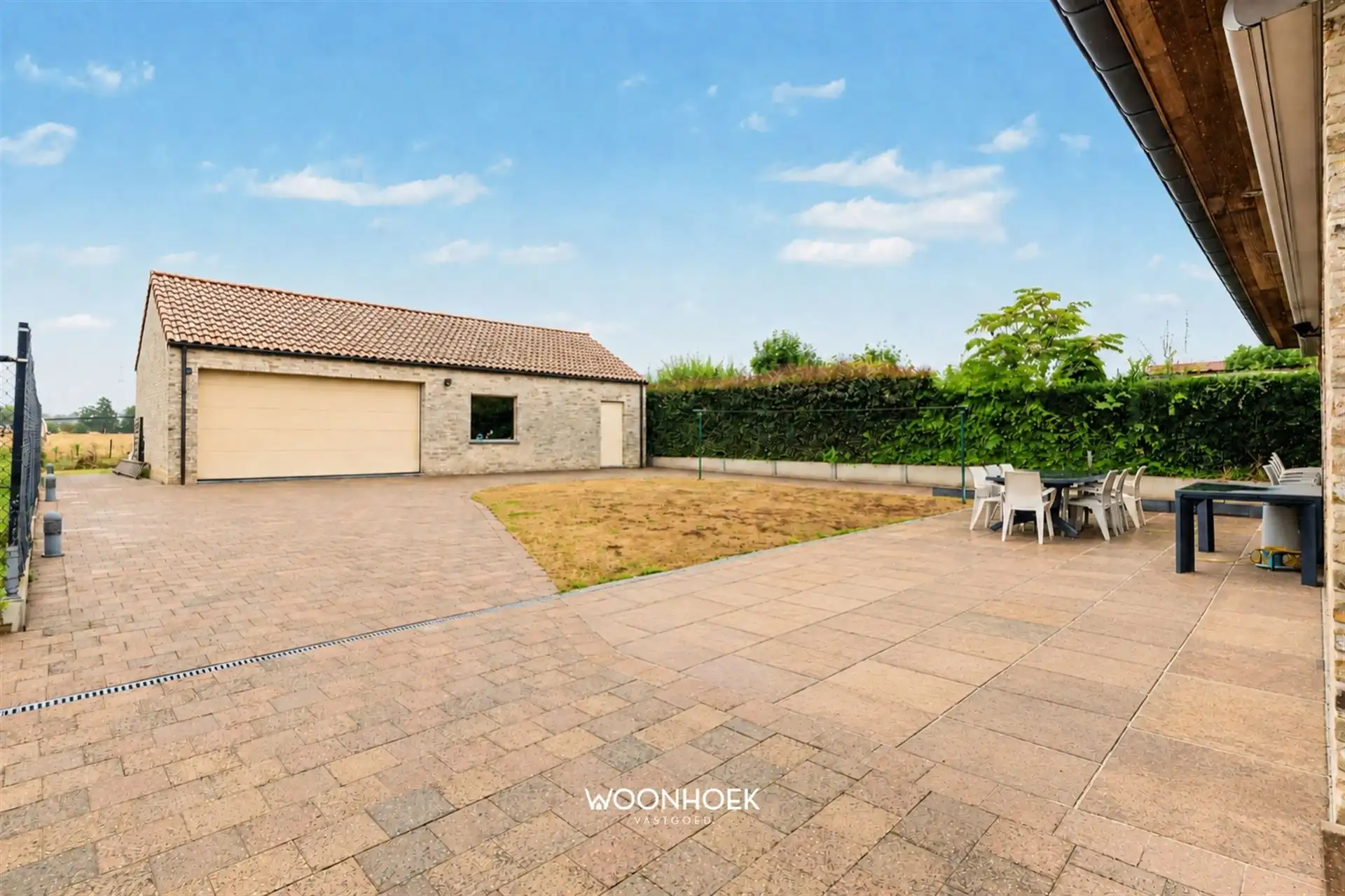 Exclusieve villa met panoramisch uitzicht en magazijn.  foto 4