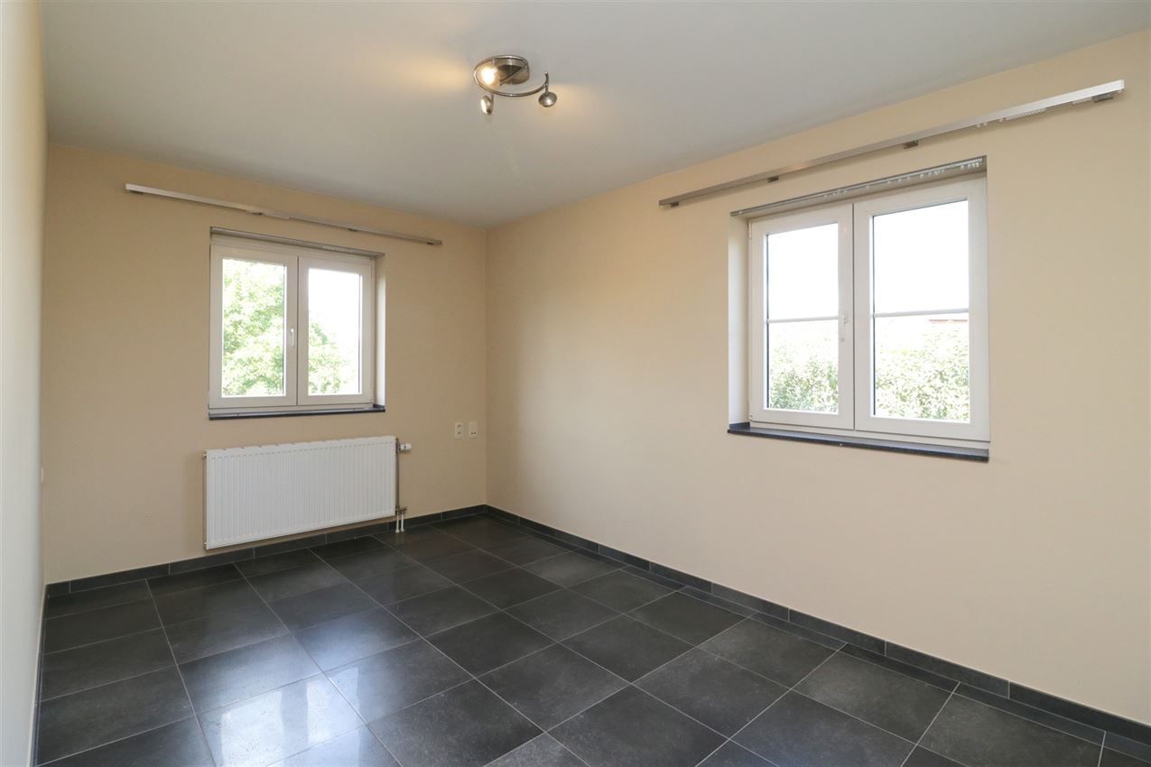 Recente woning met vier slpk, tuin, garage op rustige locatie foto 22