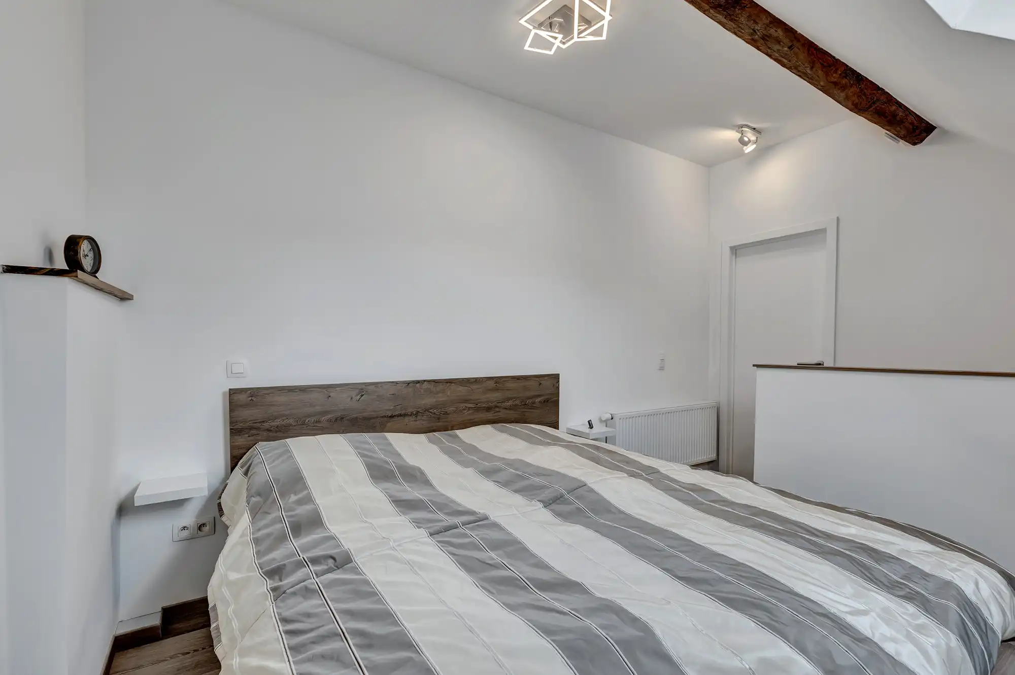 Compleet gerenoveerde woning met terras te Roosdaal foto 12