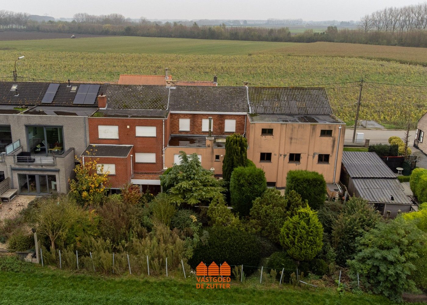 Uniek aanbod: twee ruime woningen met loods en winkel foto 6