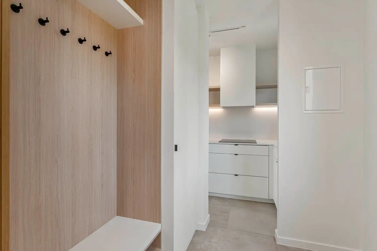 Totaalrenovatie! Centraal gelegen en hoogwaardig afgewerkt appartement met 1 slaapkamer en een terras te Leuven! foto 2