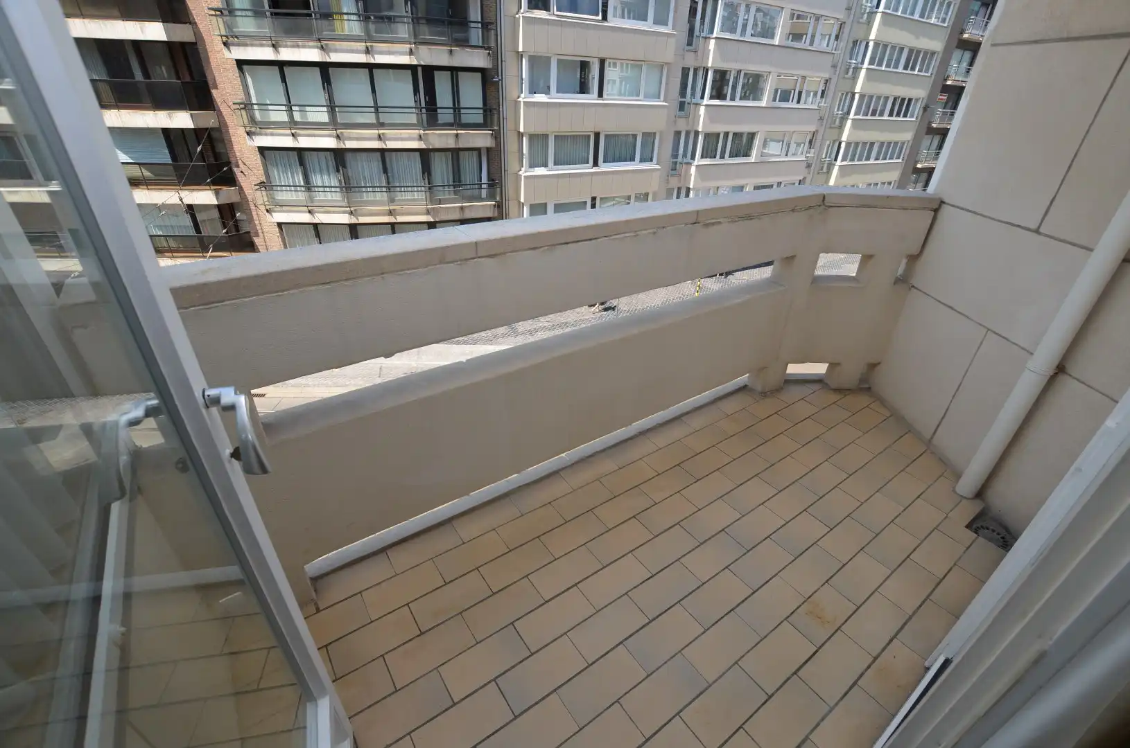 Mooi ruim, gerenoveerd appartement met open zicht foto 6