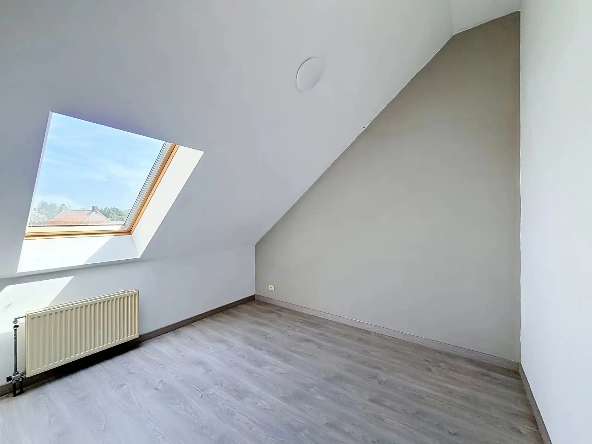Gezellig dakappartement met 2 slaapkamers en airco foto 7