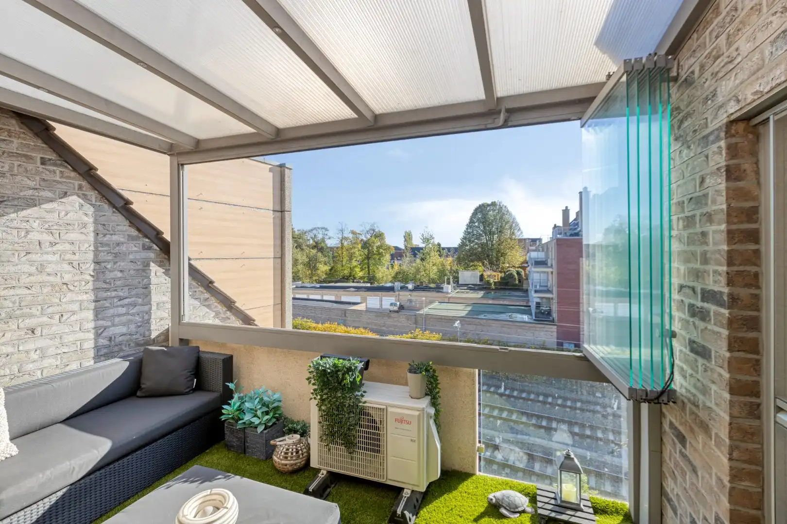 Ruim ingedeeld appartement met zonterrassen in het centrum. foto 10