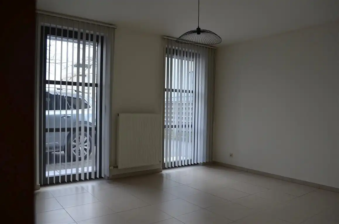 Recent gelijkvloers appartement met twee slaapkamers en privé garage aan de kanaalkom van Leopoldsburg. foto 7