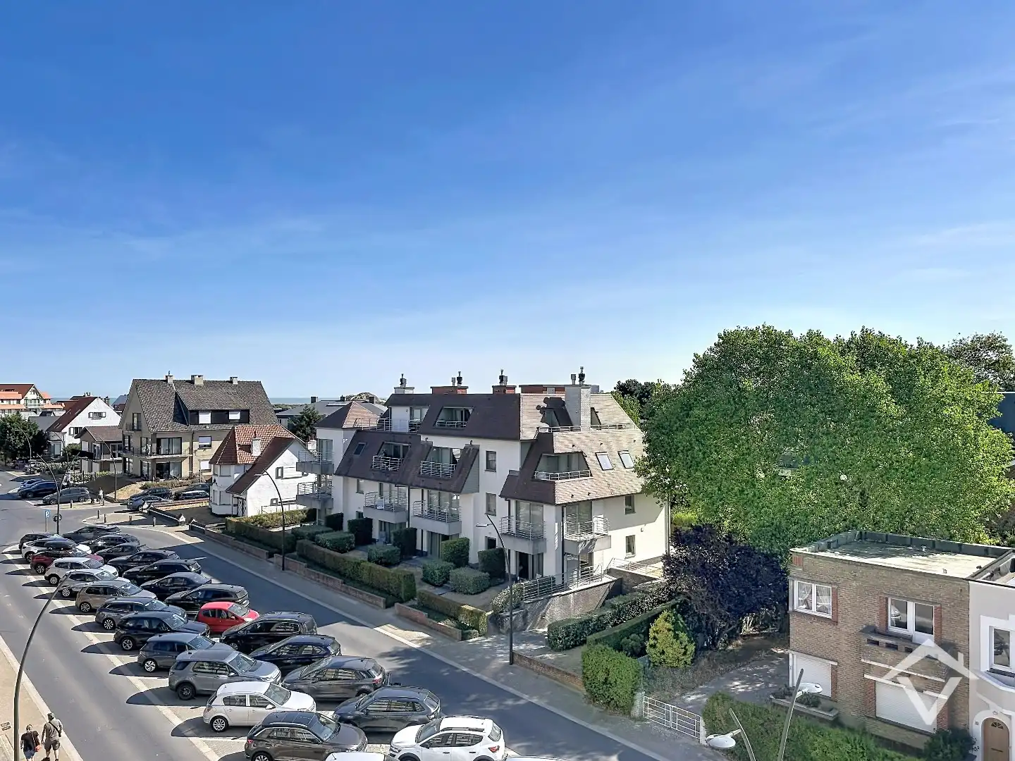VOLLEDIG VERNIEUWD APPARTEMENT MET AUTOSTAANPLAATS OP EEN TOPLOCATIE IN KOKSIJDE foto 14