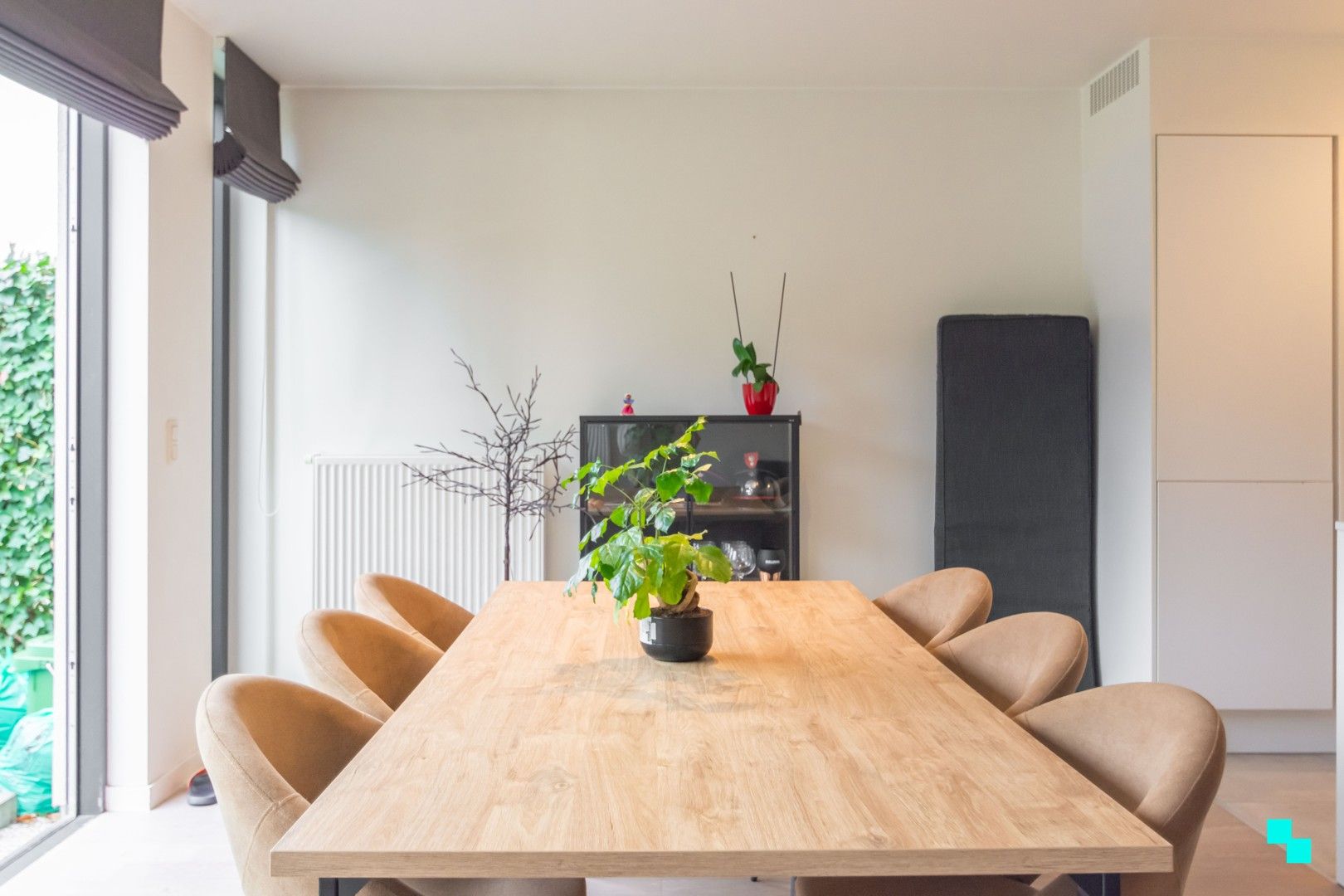 Ruim gelijkvloers appartement met tuin foto 4