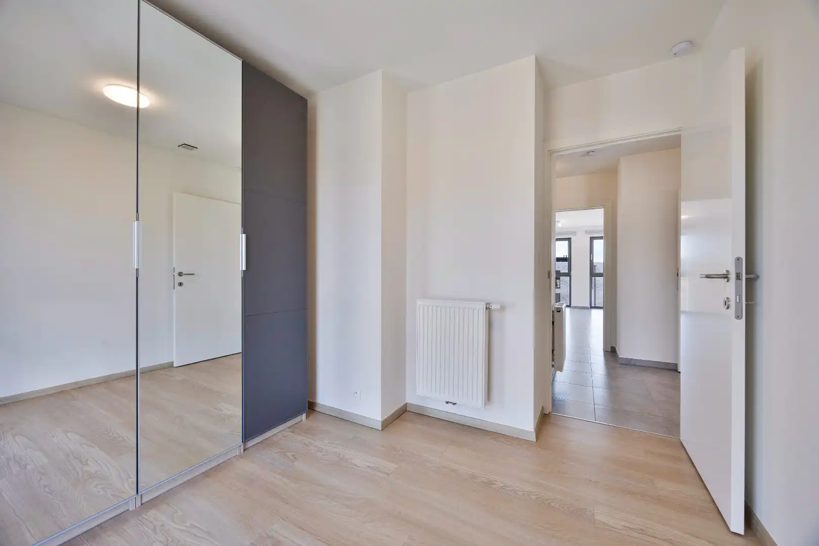 App te huur nabij centrum Halle: 2 slpks, terras, parking + kelder foto 18