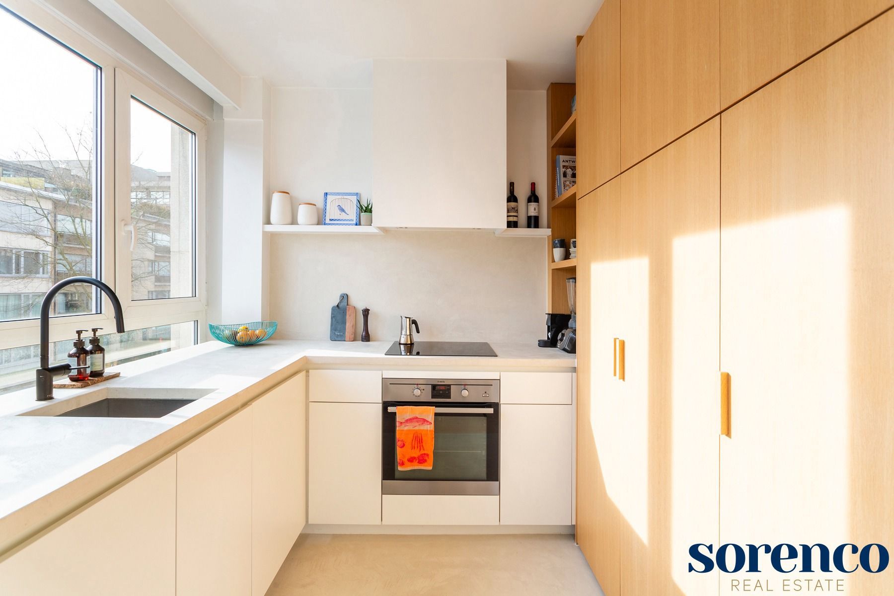 Ruim en licht instap klaar 2 slaapkamer appartement! foto 4