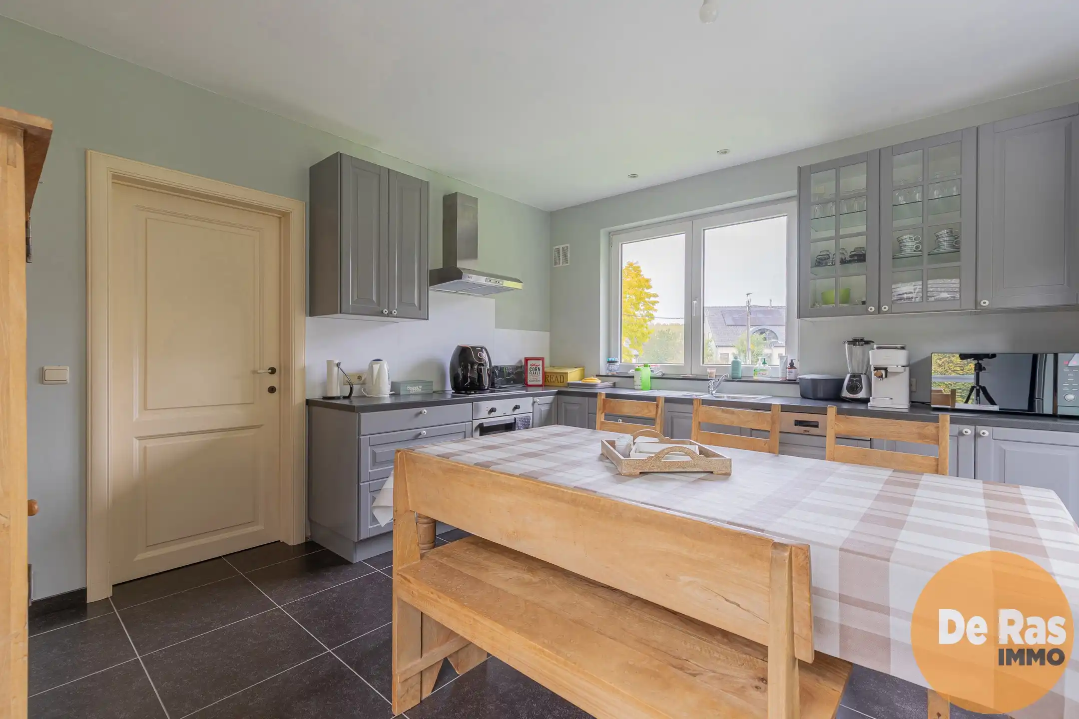 HERZELE- Degelijke open bebouwing met verrassend veel ruimte foto 8