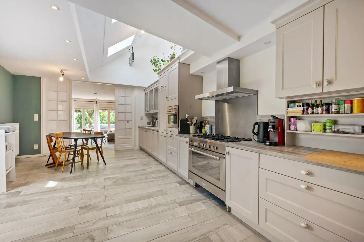 Recent gerenoveerde woning met 4 slaapkamers en ruime tuin foto 2