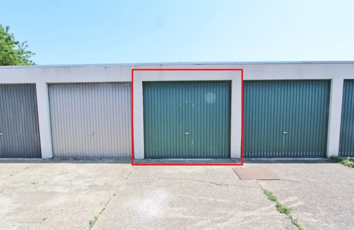 Garagebox in woonwijk foto 2