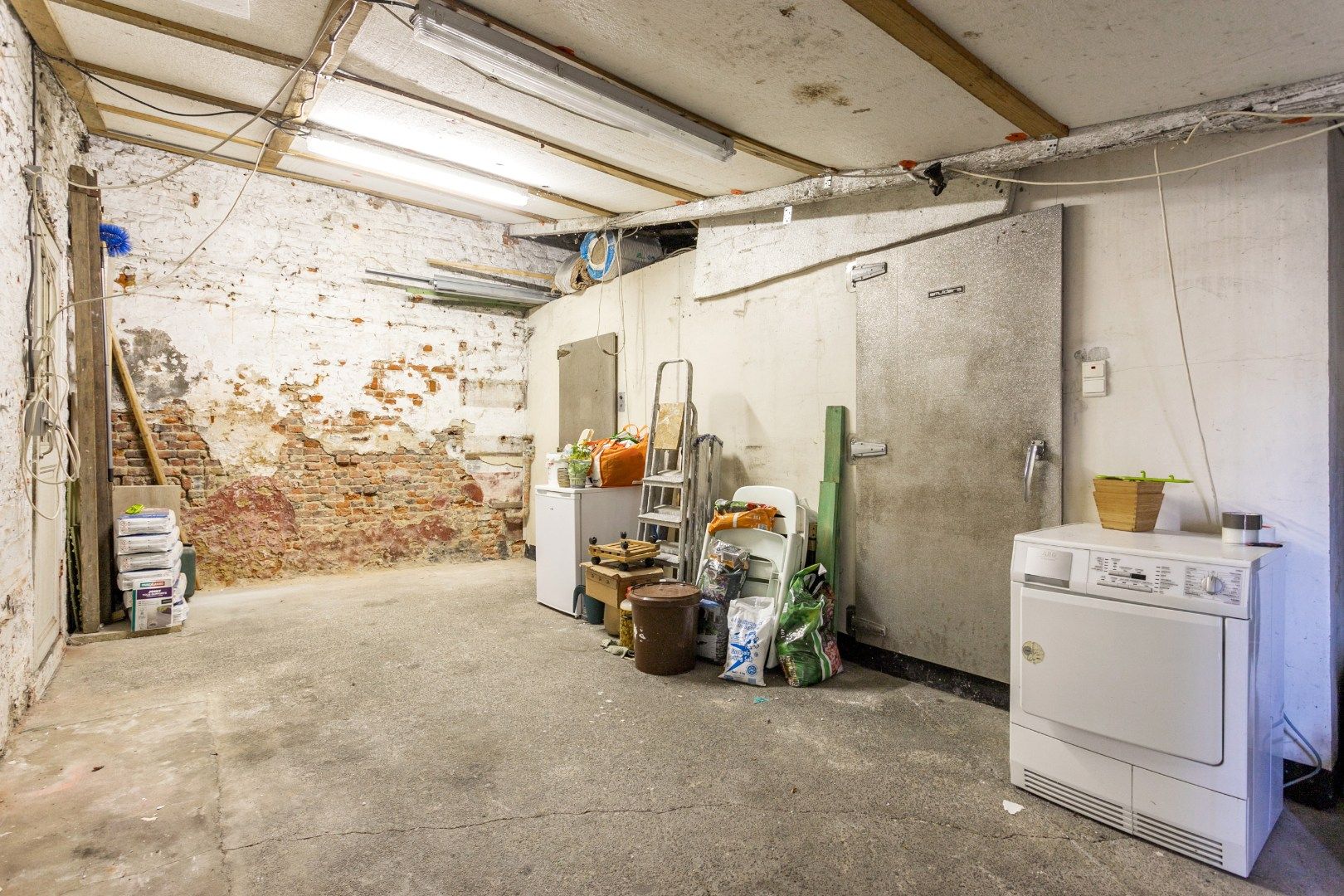 Gerenoveerde woning met 4 slaapkamers en opslagplaats foto 20