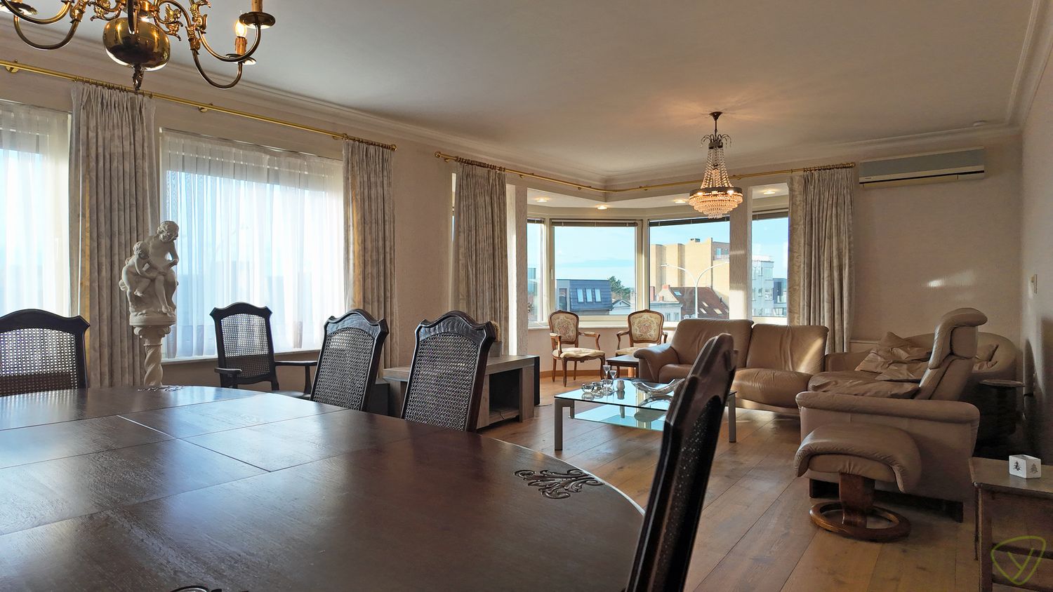 Ruim en lichtrijk appartement met lift en terras in residentie “Mozart” te Eeklo! foto 5