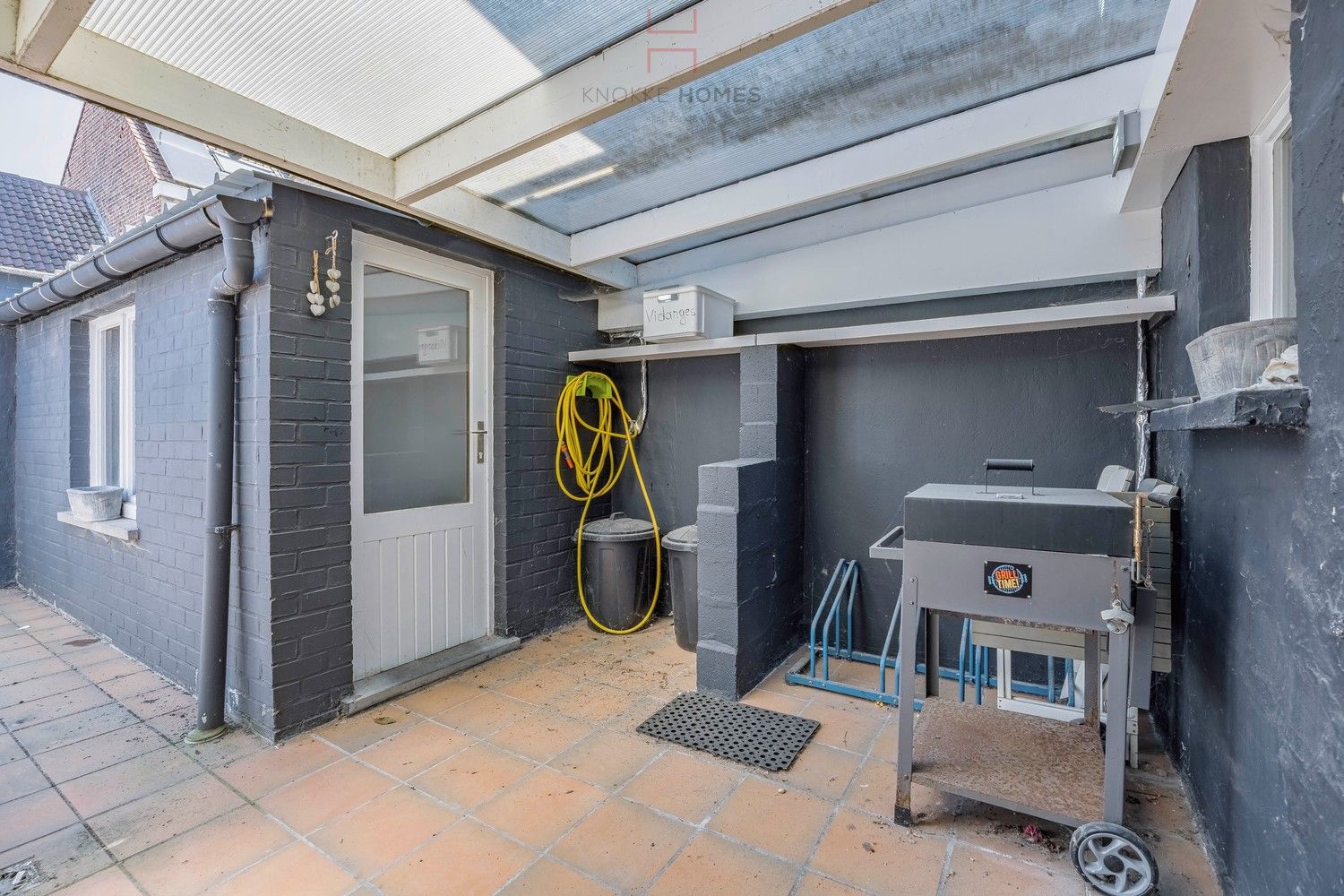Charmante woning op wandelafstand van het strand in Heist foto 13