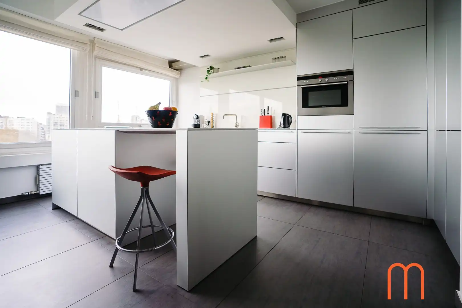 Stijlvol gemeubeld appartement met uniek zicht op jachthaven en Mercator foto 4