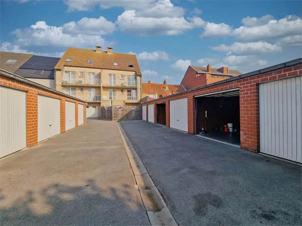 Ruim en lichtrijk app. met 2 slpks in hartje Torhout foto 11