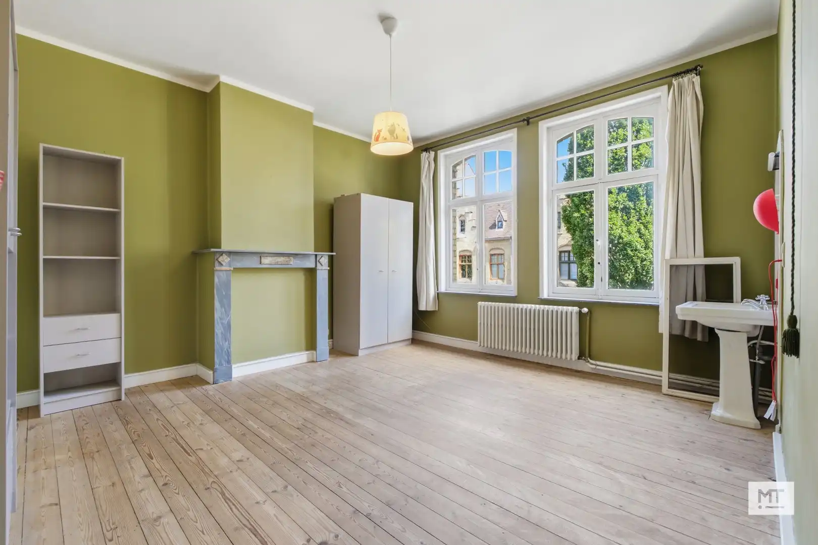 Bijzondere ruime herenwoning met 5 slaapkamers, 2 bureelruimtes, garage en tuin in het centrum van Ieper foto 20