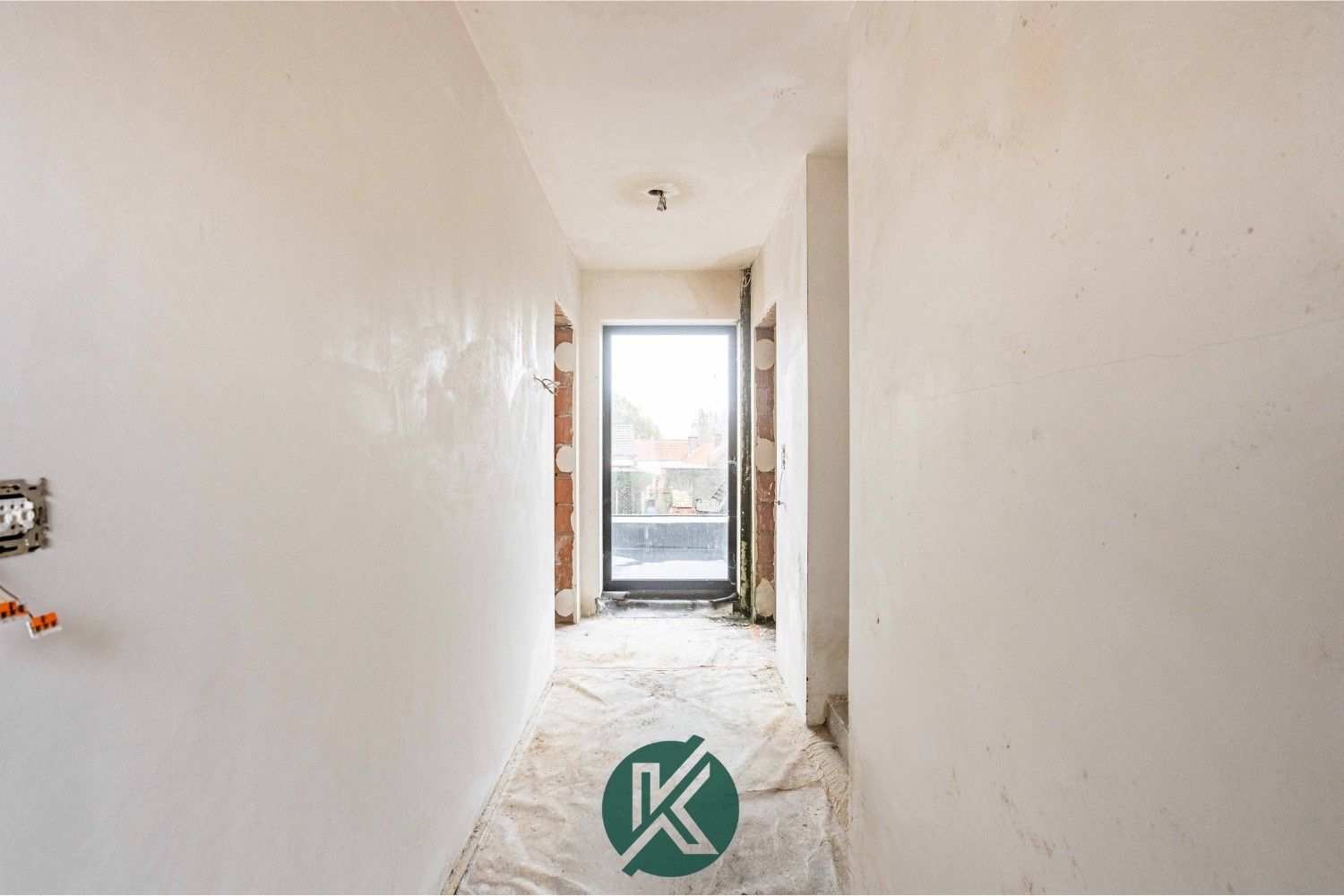 Verder af te werken nieuwbouwwoning met potentieel foto 13