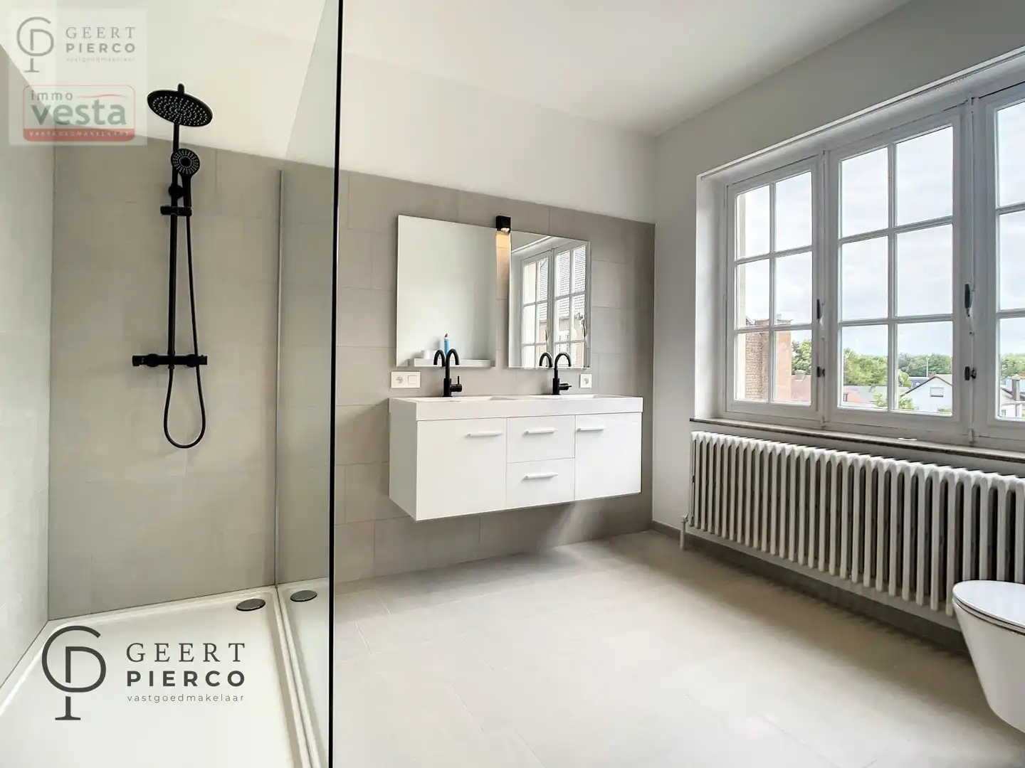 Prachtige gerenoveerde gezinswoning foto 23