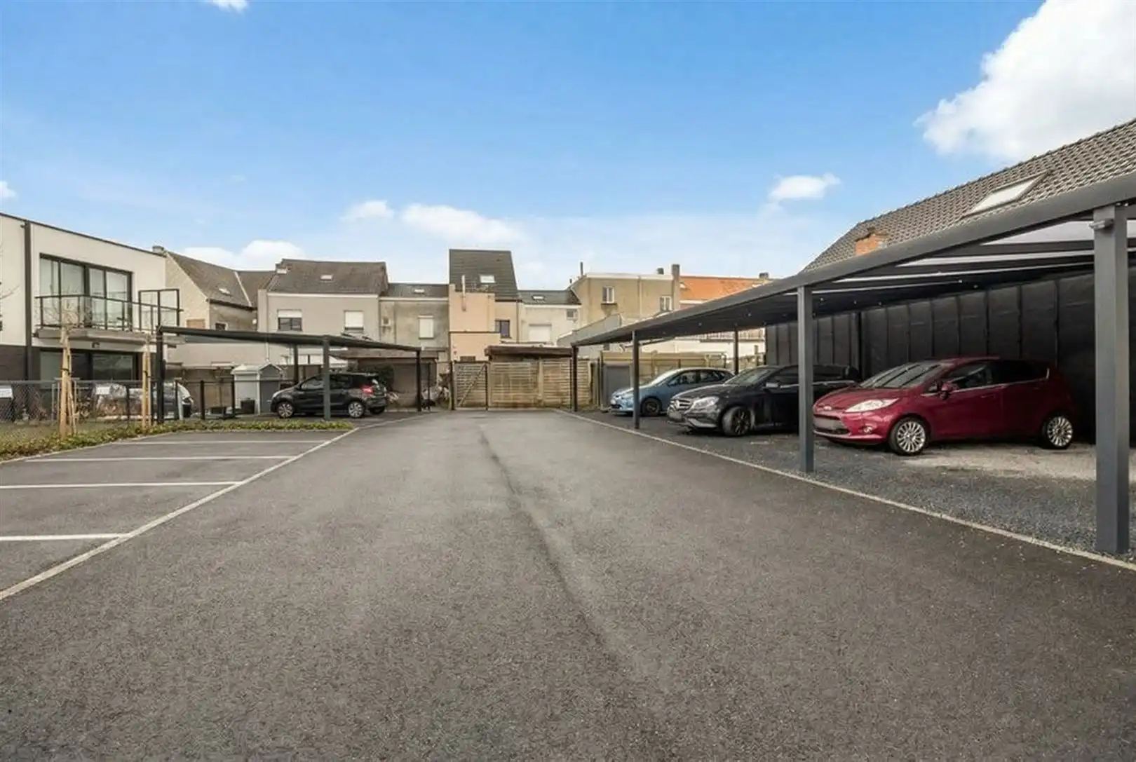 Modern nieuwbouwappartement met 2 slaapkamers, terras & overdekte autostaanplaats foto 17