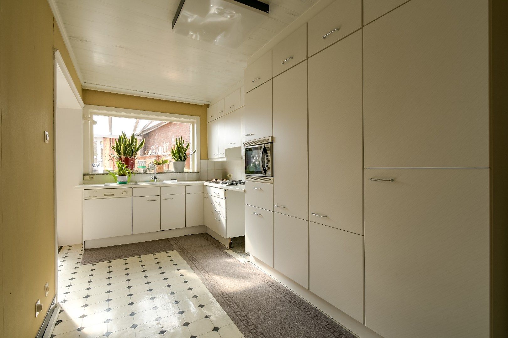 Welkom in deze charmante woning in Torhout! foto 6