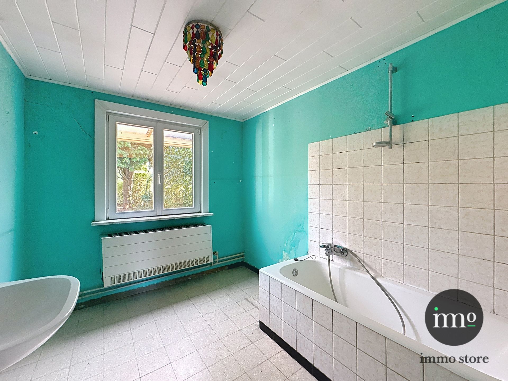 Deels te renoveren 3-gevel met mooie tuin en garage. foto 11