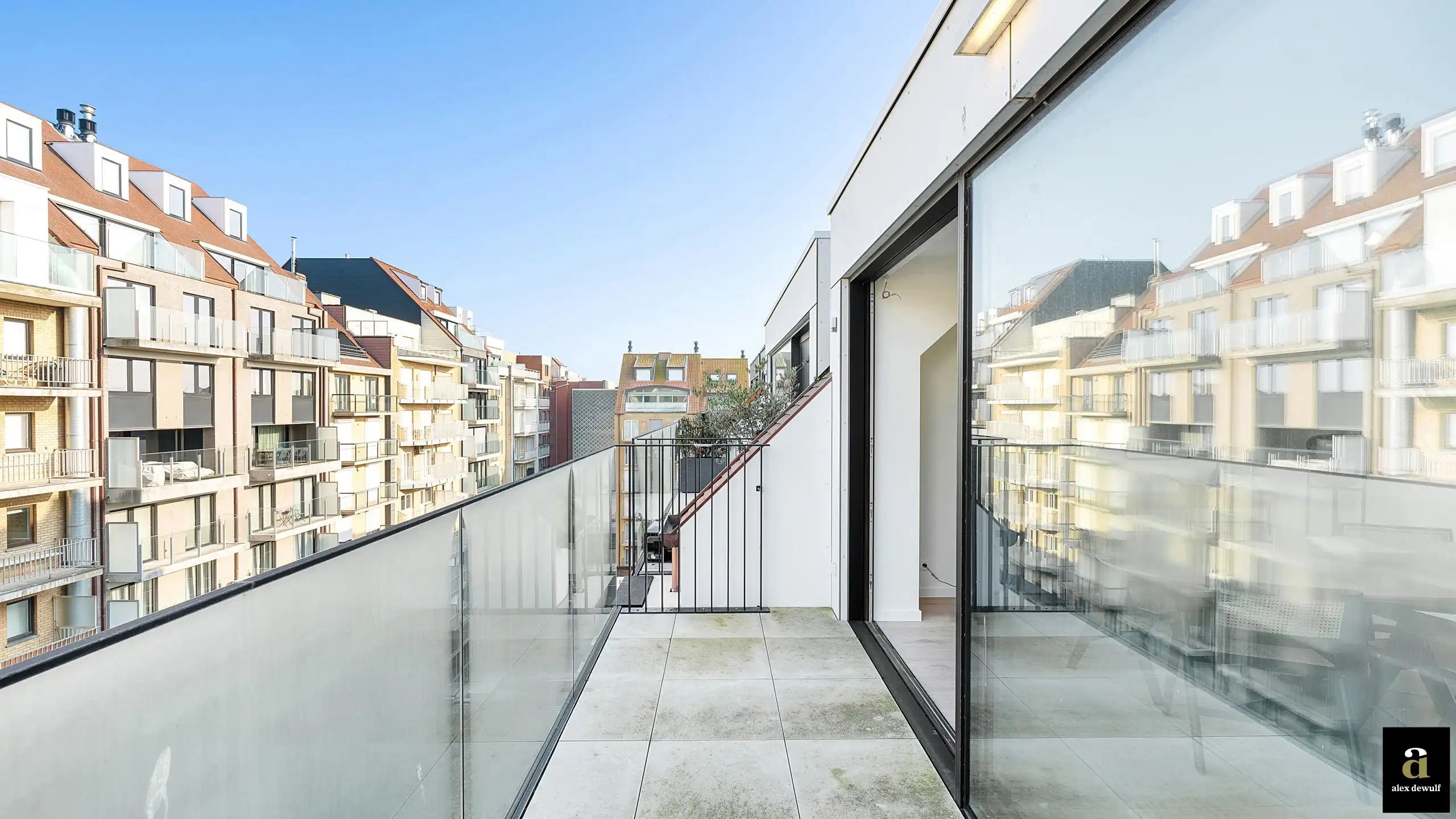 Luxueus nieuwbouw duplex-appartement, centraal gelegen tussen de Zeedijk en het Rubensplein. foto 15