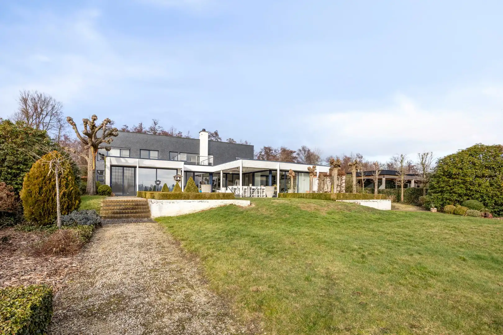 !! NIEUWE VOORWAARDEN !! Villa op een uiterst exclusieve locatie aan een prachtig privémeer foto 3