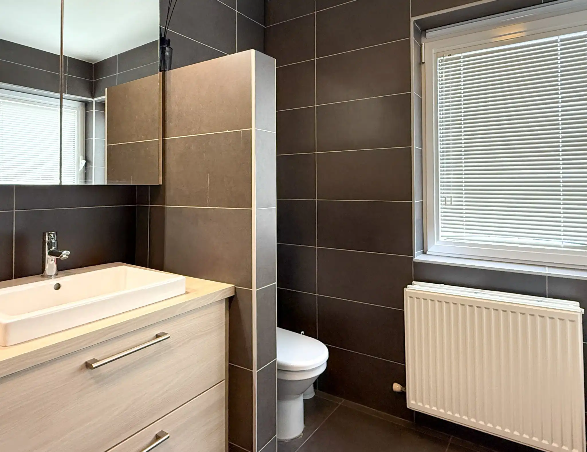 Rustig gelegen woning met 3 slaapkamers, dressing, bureau, tuin en garage foto 10