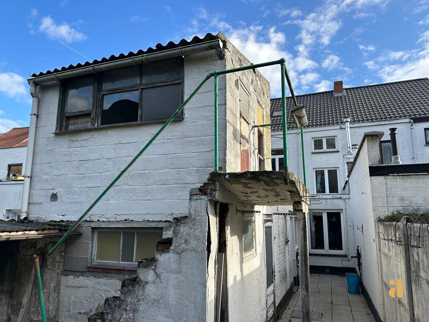 Mooie renovatiekans: ruime tuin en immens veel potentieel foto 17