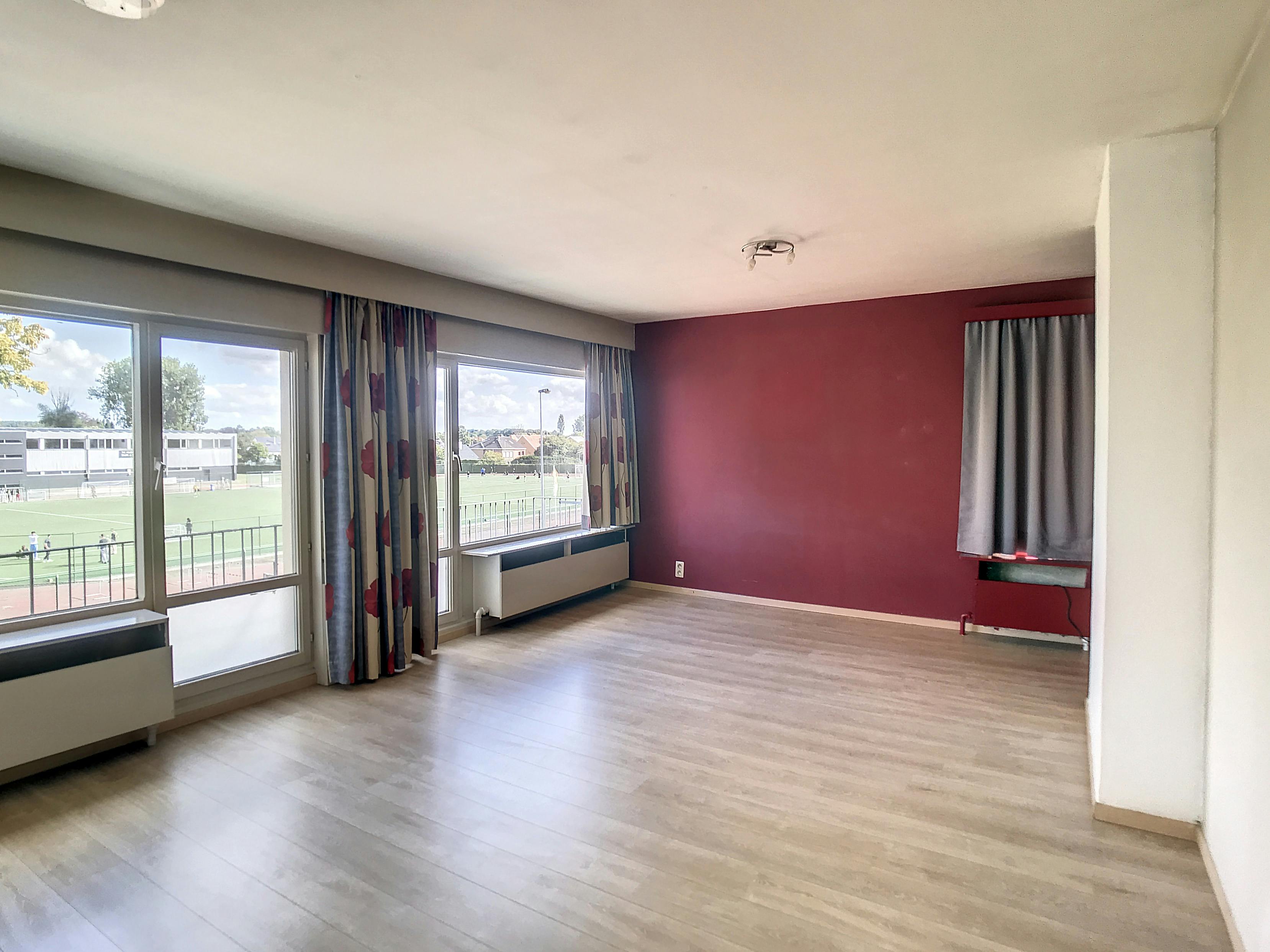 Lichtrijk appartement te koop met 2 slaapkamers en garagebox te Sint-Michiels foto 6
