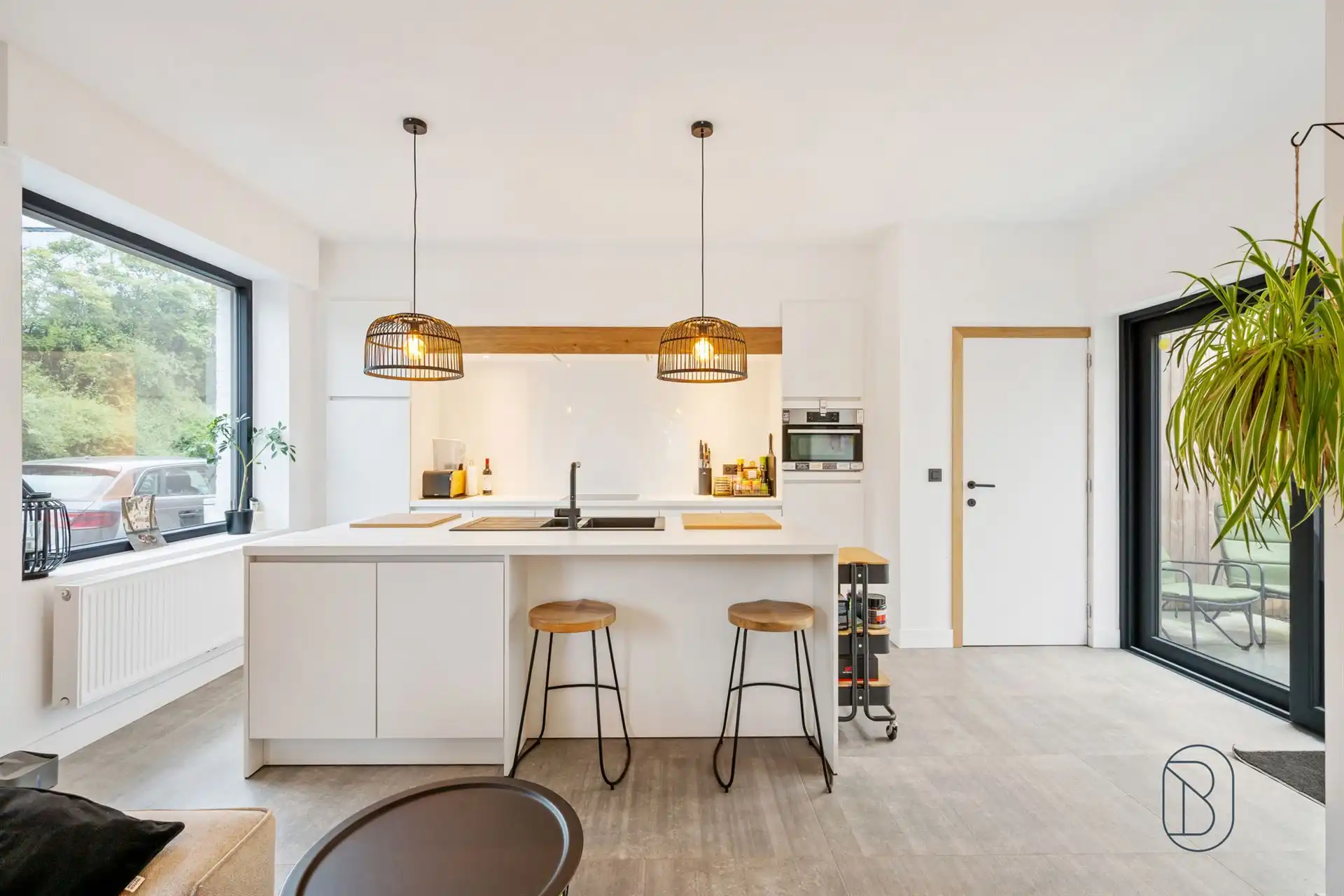 Instapklare woning met 3 slk, toffe buitenruimtes en garage foto 3