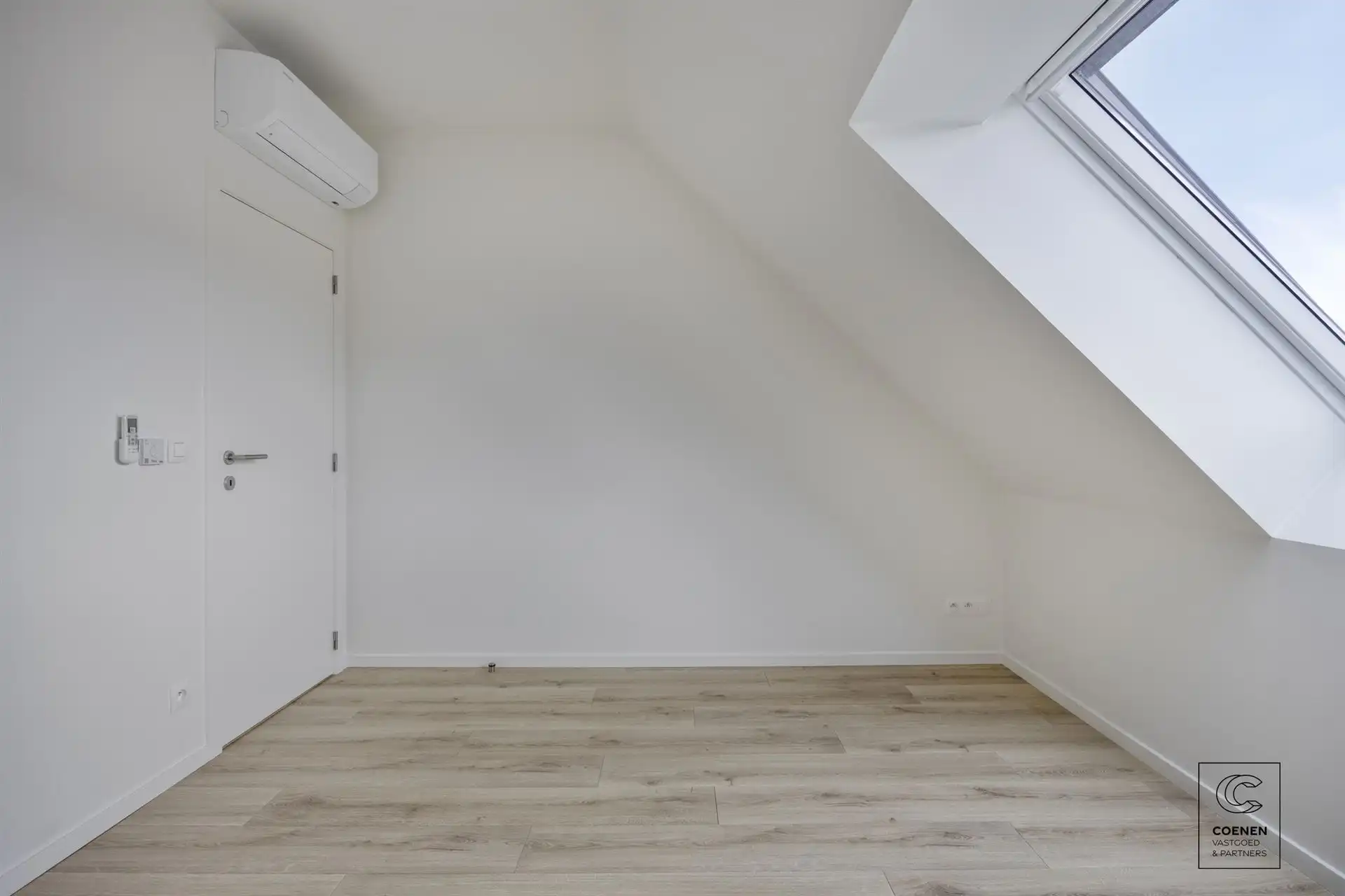 Volledig gerenoveerde woning van 230 m² met 5 slpk's! foto 18