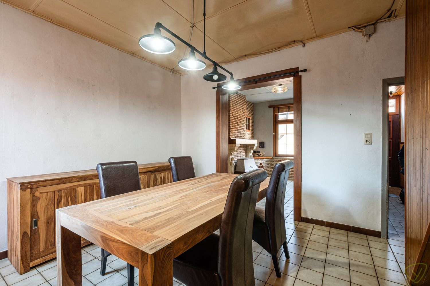 Charmante gesloten bebouwing met ruime tuin en renovatiepotentieel foto 6