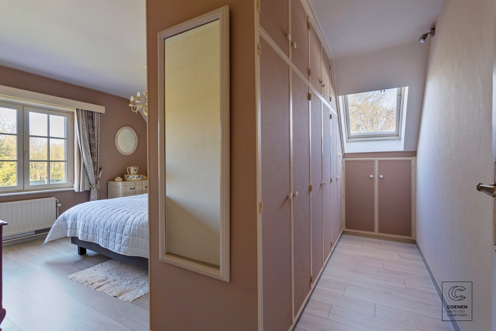 Instapklare villa met 4 slpk's en prachtige tuin op een perceel van 1125 m² te Lier. foto 18