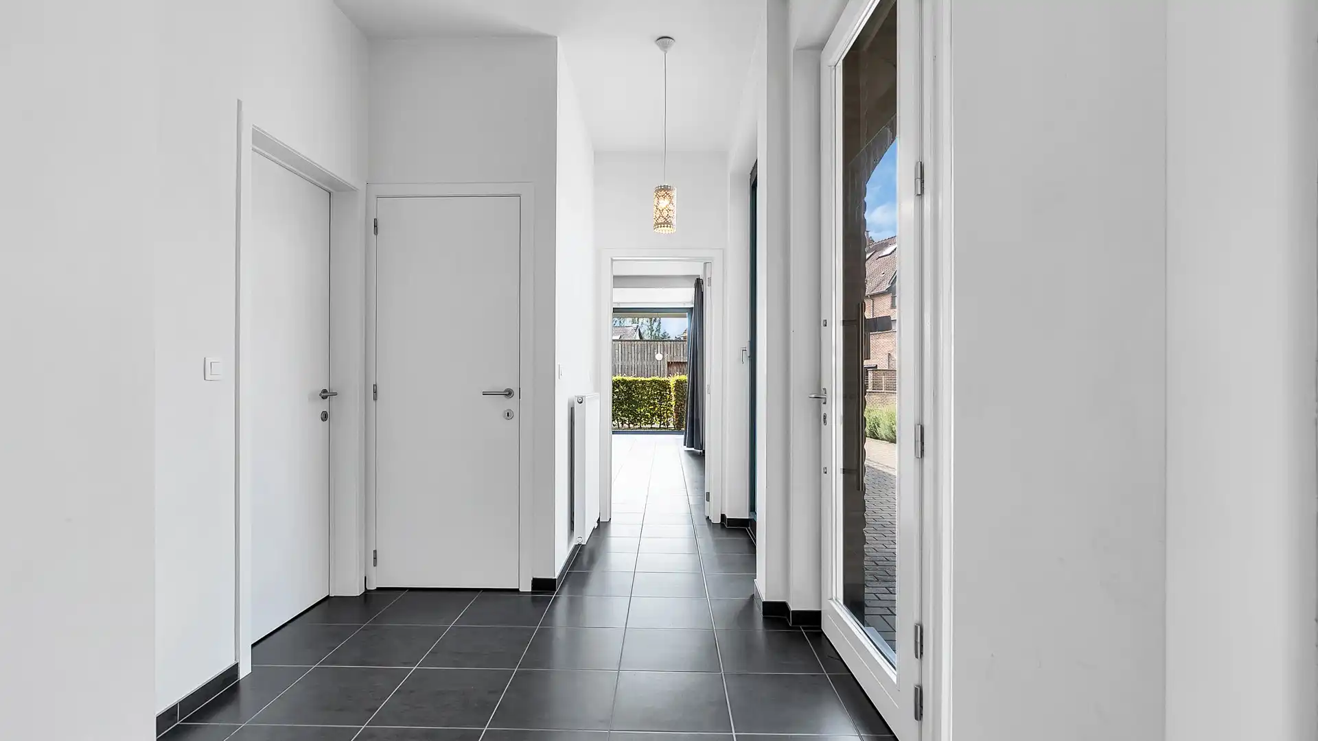 Gelijkvloers appartement met terras en private parking. Uitstekende ligging aan de vernieuwde Markt. foto 15