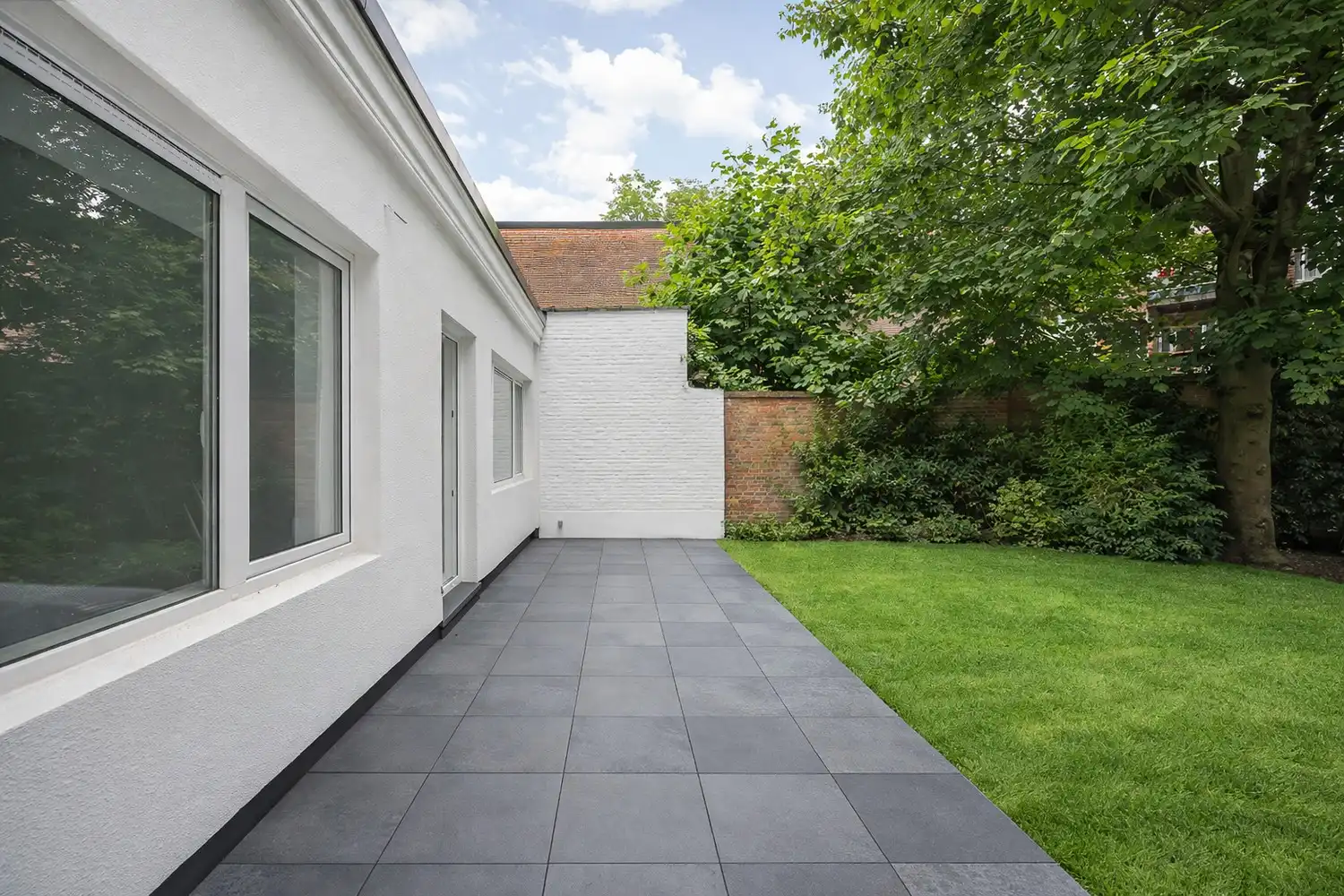 Gelijkvloers pareltje ±140m² met stadstuin en terras in hartje Antwerpen – Gerenoveerd in 2025 foto {{pictureIndex}}