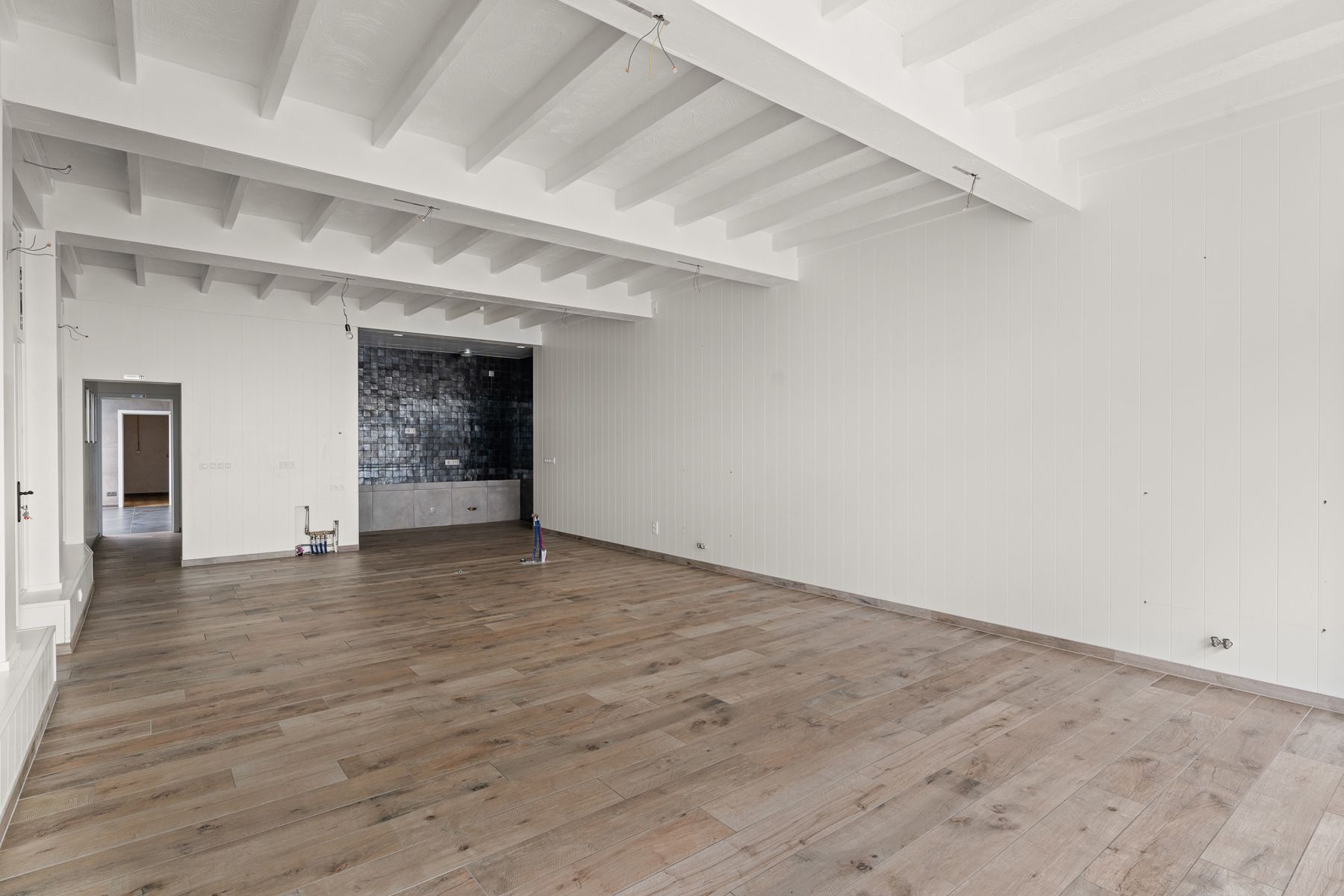 Instapklaar handelspand met woonst op topligging in Oostende foto 9