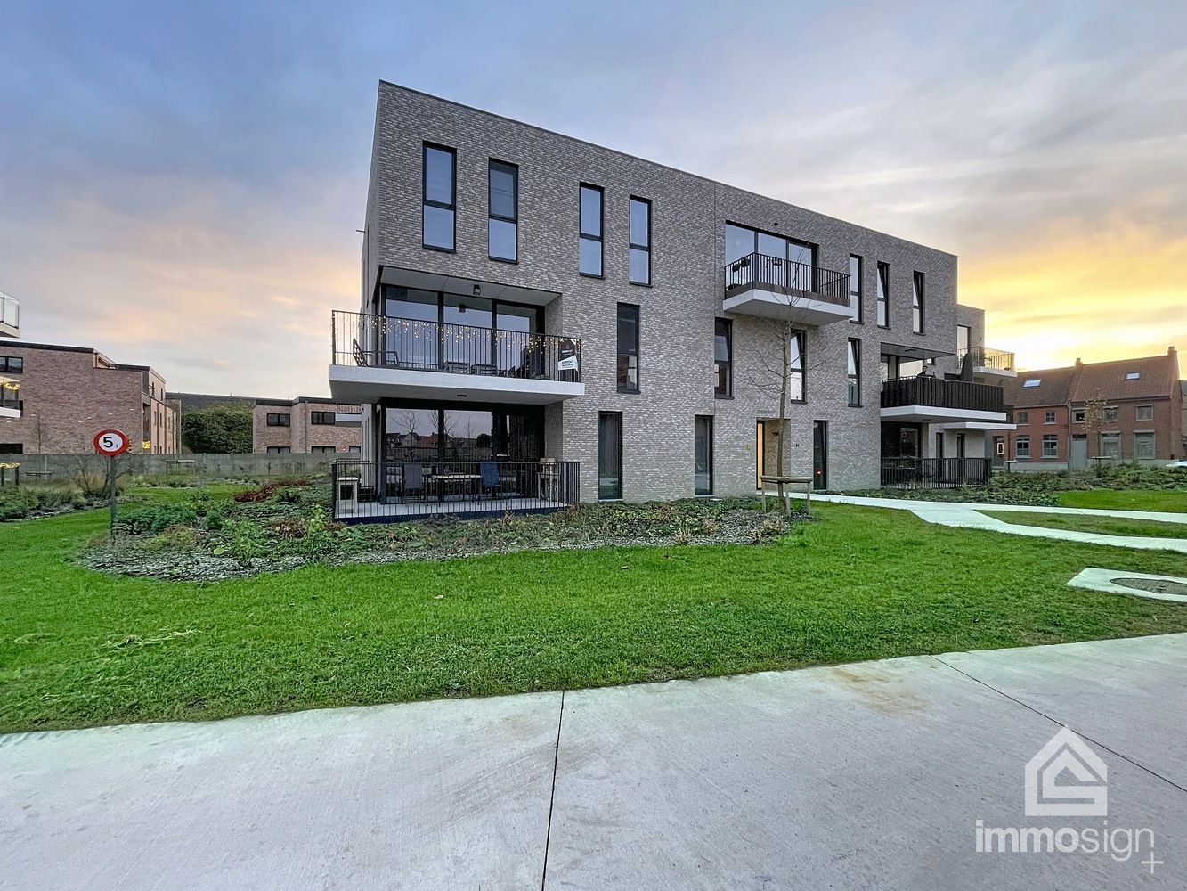 Modern en energiezuinig appartement met 2 slaapkamers en een terras van 15 m² in het geliefde Sint-Michielspark te Bree! foto 20