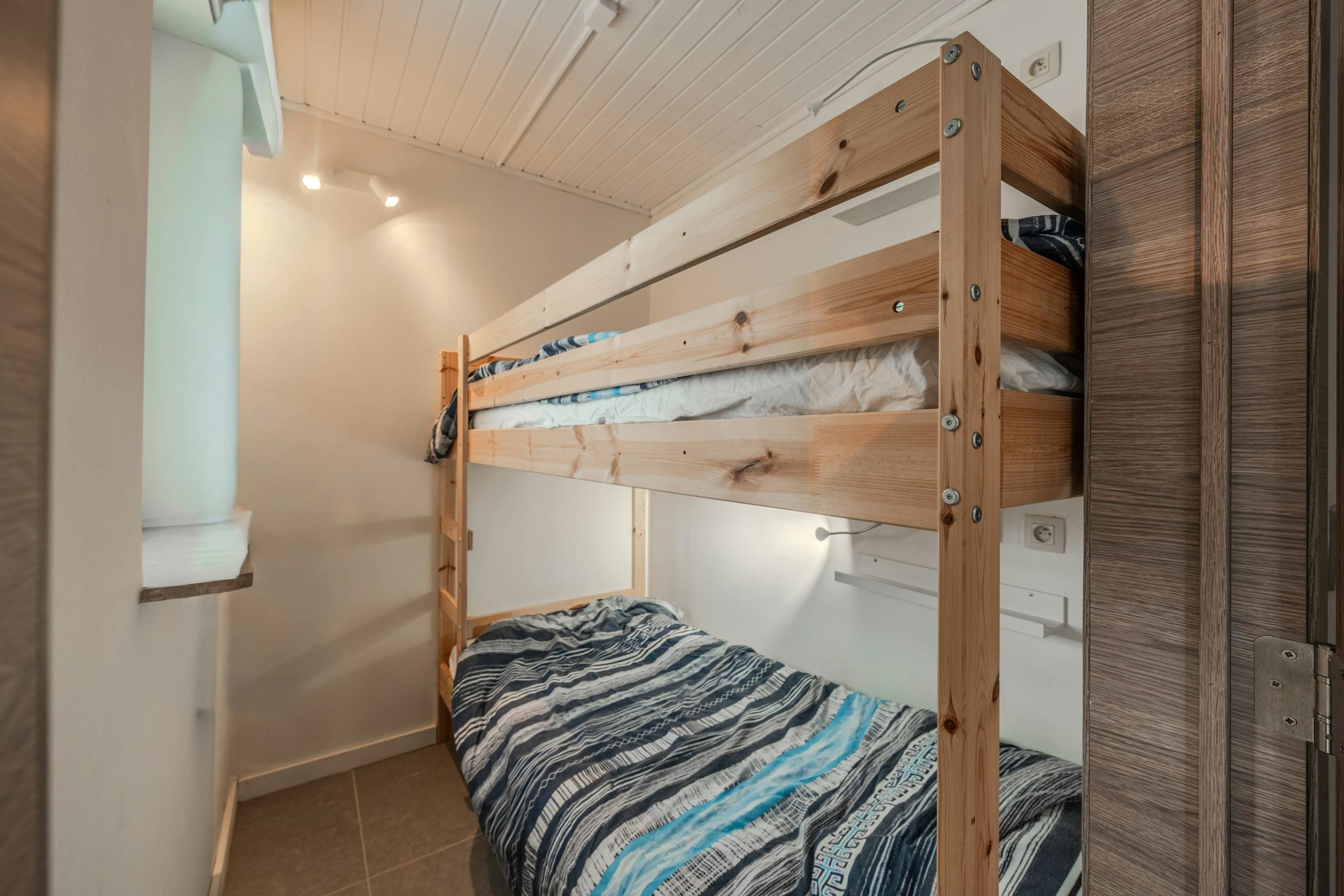 Rustig gelegen vakantiewoning met tuin te koop te Westende! foto 9