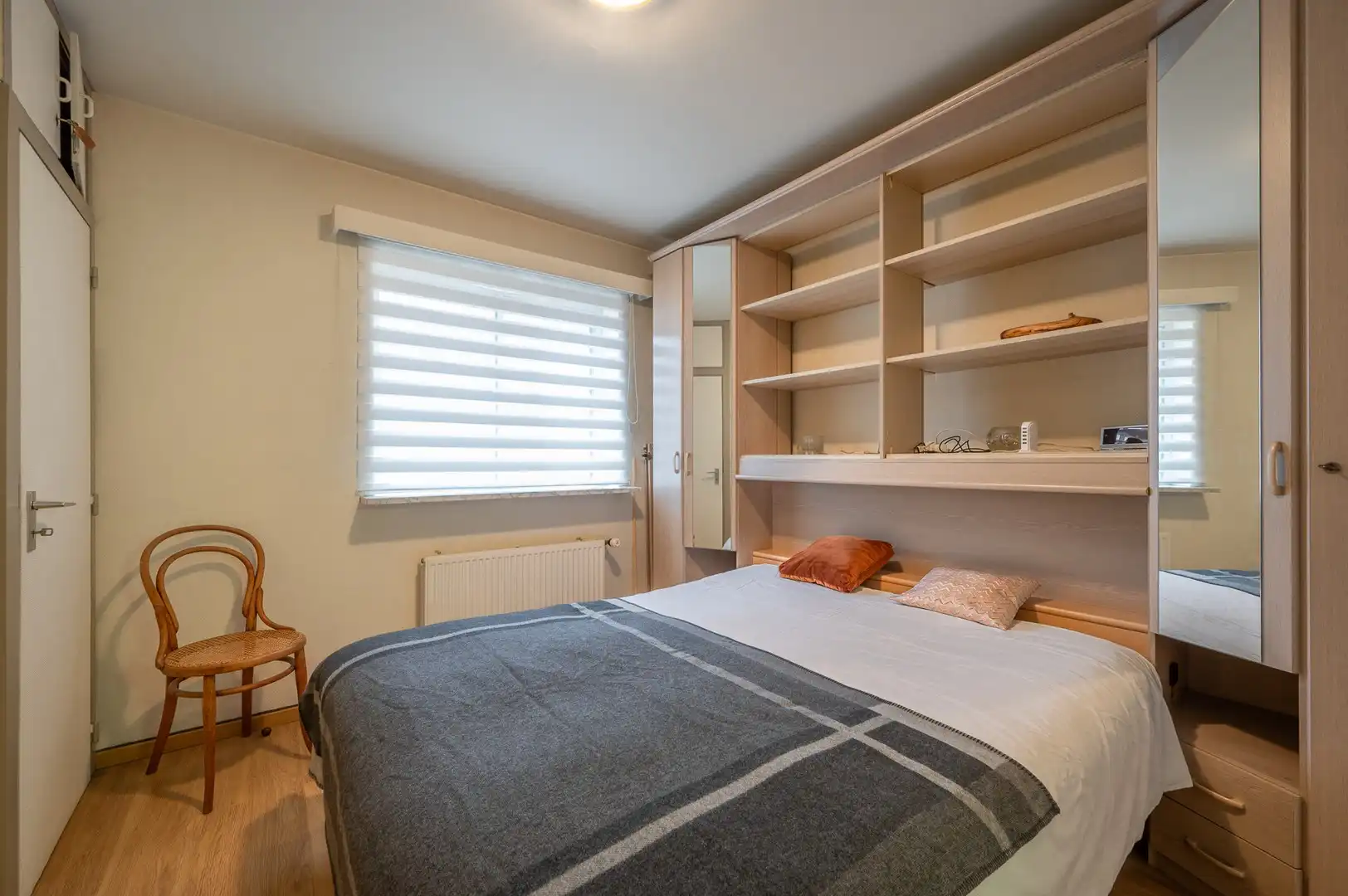 Appartement met zijdelings zeezicht gelegen vlakbij de winkels in de Kustlaan en de Zeedijk. foto 14