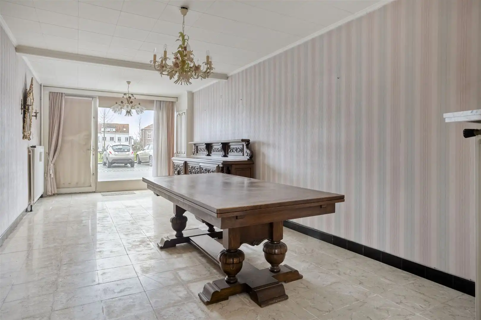 Te renoveren woning gelegen aan het plein in Kaprijke ! foto 3