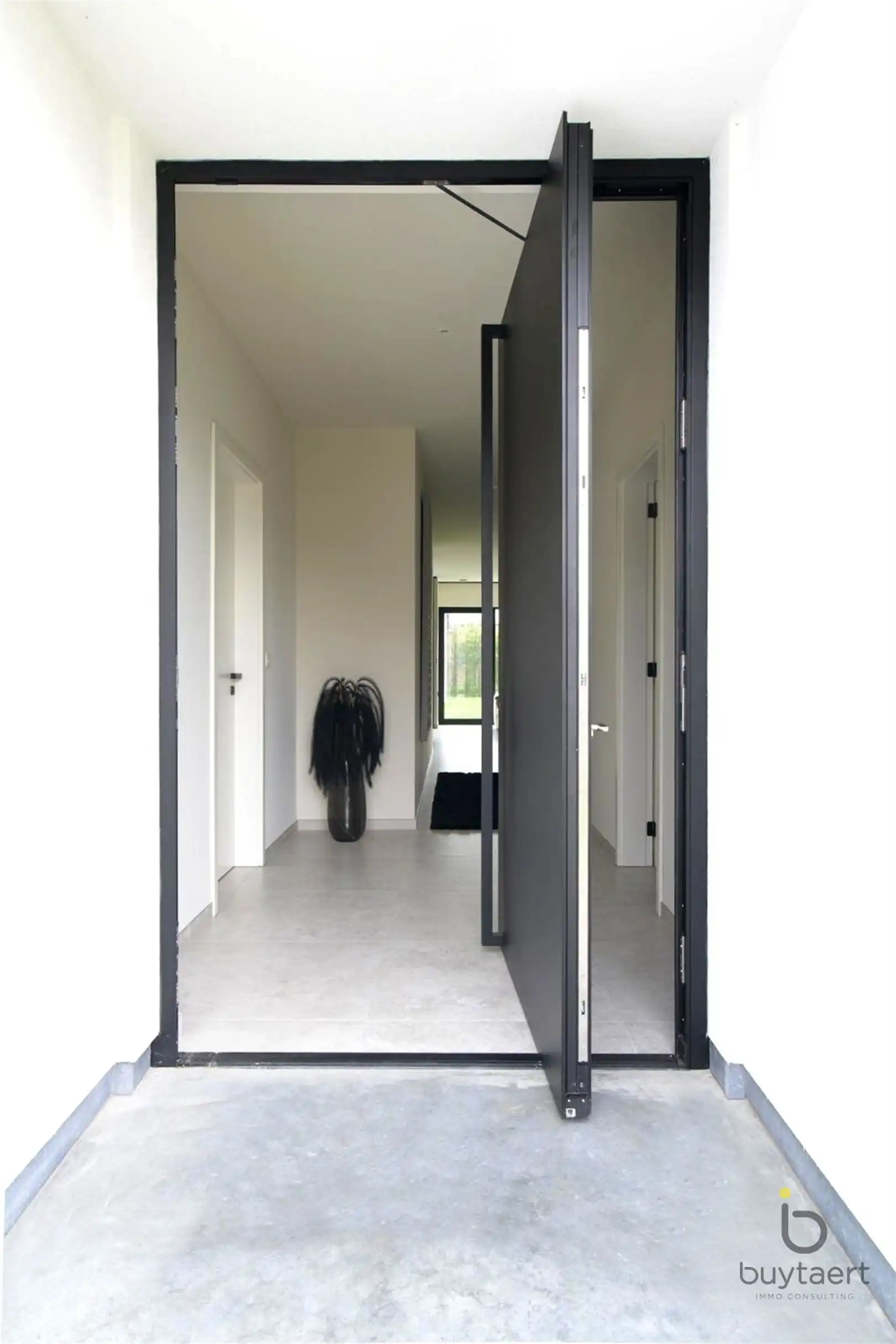 Knappe GELIJKVLOERSE villa + bijgebouw te Halle! foto 3