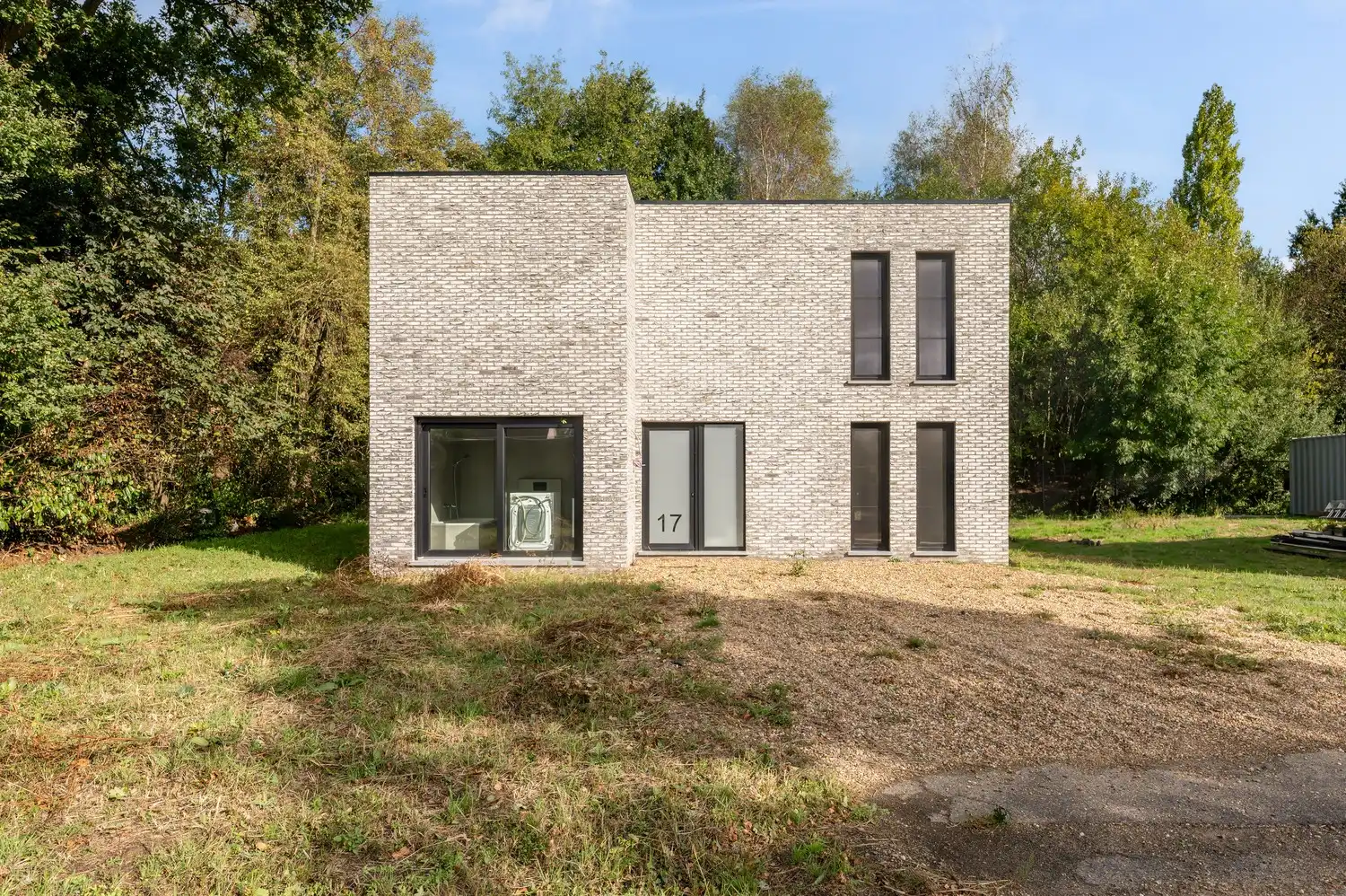 Nieuwe, energiezuinige open bebouwing in doodlopende straat. foto 2