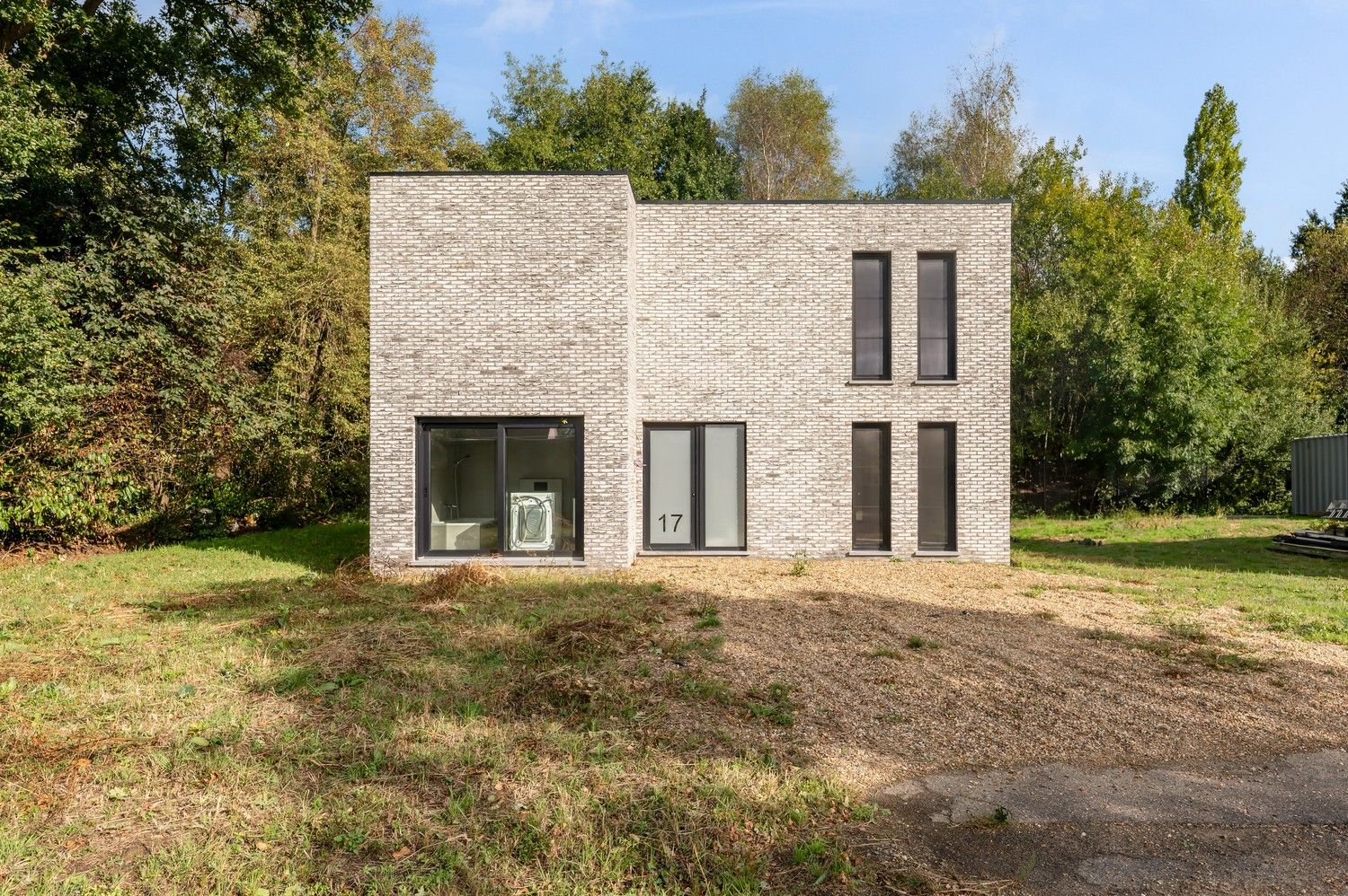 Nieuwe, energiezuinige open bebouwing in doodlopende straat. foto 2