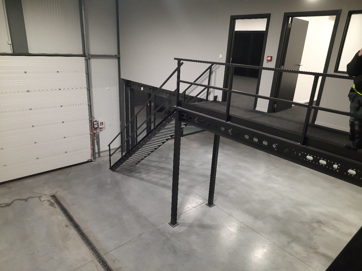 Hoogwaardig KMO-bedrijfsgebouw 187 m² met mezzanine in strategische bedrijventerrein (Winterslag-Genk). foto 8