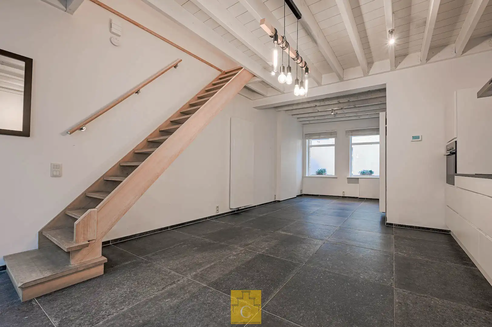 Trendy stadswoning - totaalrenovatie, strakke lijnen en een keitof terras - topligging Moerstraat foto 8