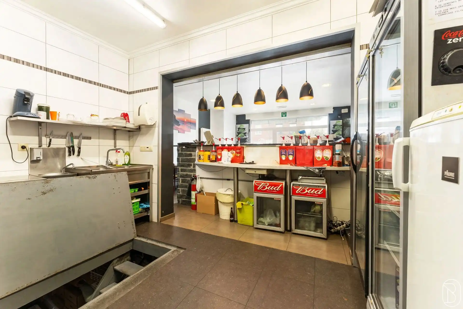 Ruime woning met tuin en handelsgelijkvloers foto 19